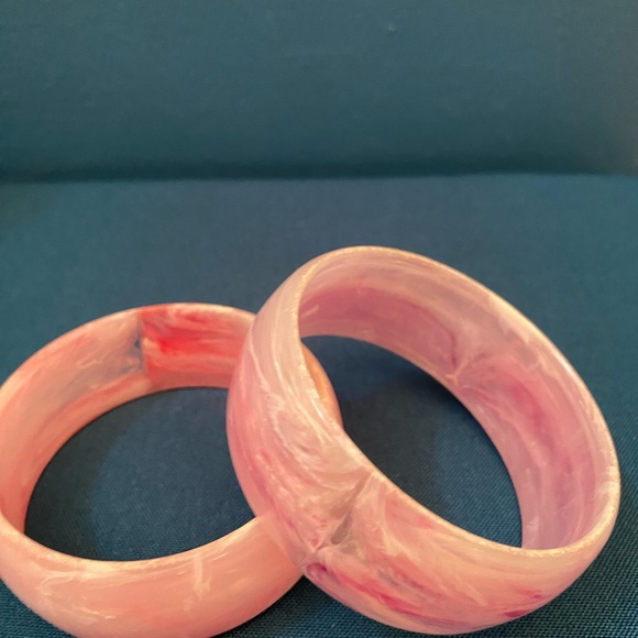 Jewelry - Vintage Pink Faux Marble Bangle Set